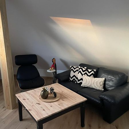 Moderne Ferienwohnung In Gelsenkirchen-Schalke Fuer 1 Bis 7 Personen Mit Terrasse, Ideal Fuer Gruppen & Stadionbesuche Buitenkant foto