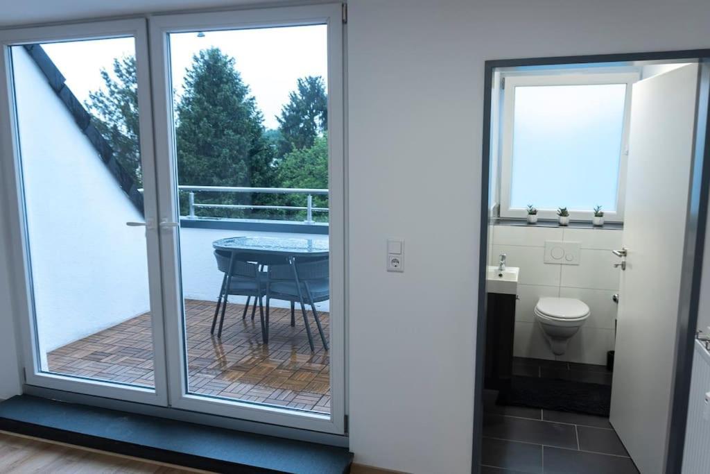 Moderne Ferienwohnung In Gelsenkirchen-Schalke Fuer 1 Bis 7 Personen Mit Terrasse, Ideal Fuer Gruppen & Stadionbesuche Buitenkant foto