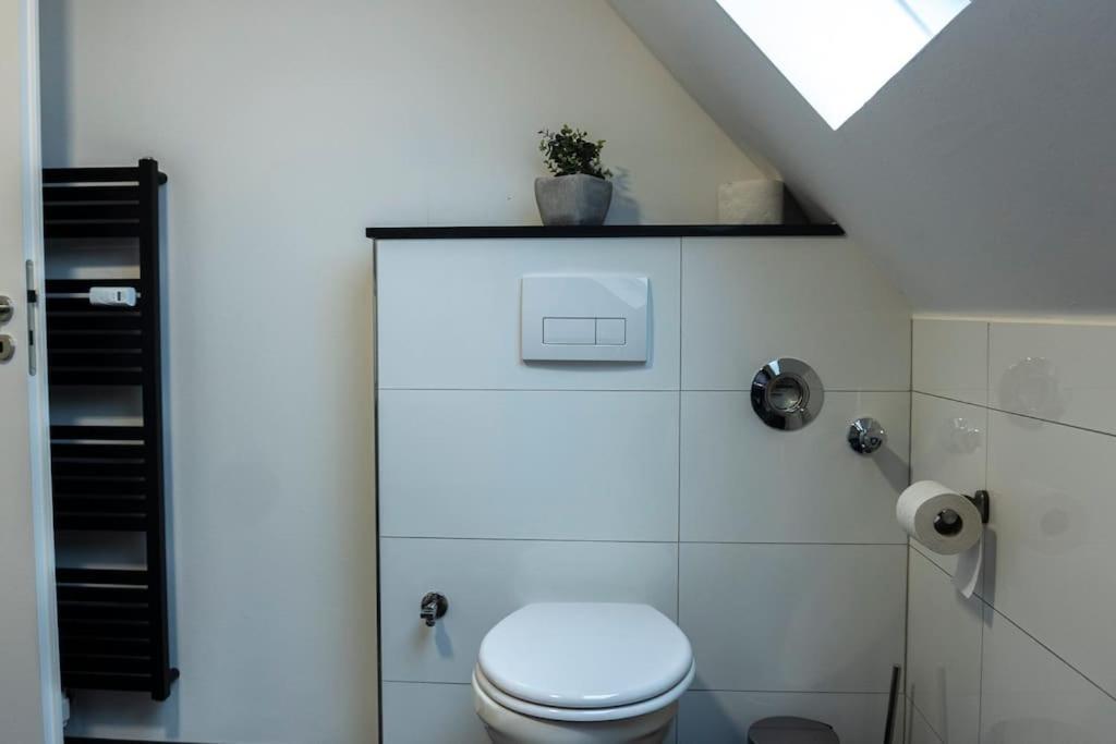 Moderne Ferienwohnung In Gelsenkirchen-Schalke Fuer 1 Bis 7 Personen Mit Terrasse, Ideal Fuer Gruppen & Stadionbesuche Buitenkant foto