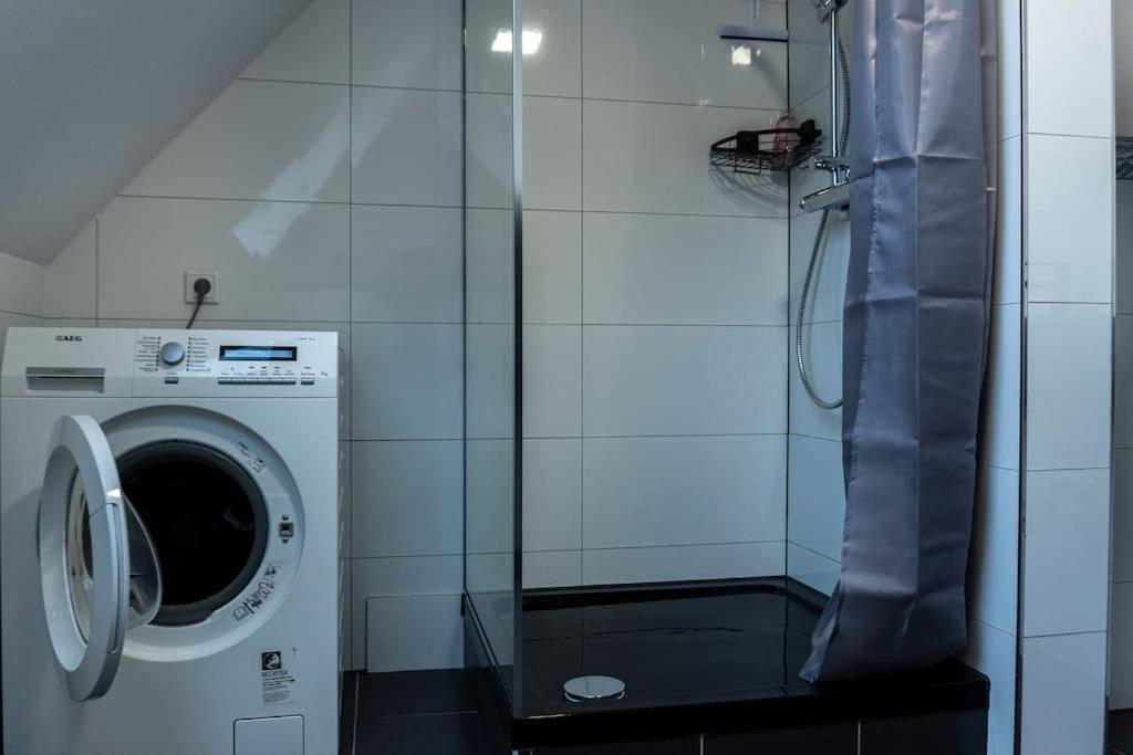 Moderne Ferienwohnung In Gelsenkirchen-Schalke Fuer 1 Bis 7 Personen Mit Terrasse, Ideal Fuer Gruppen & Stadionbesuche Buitenkant foto