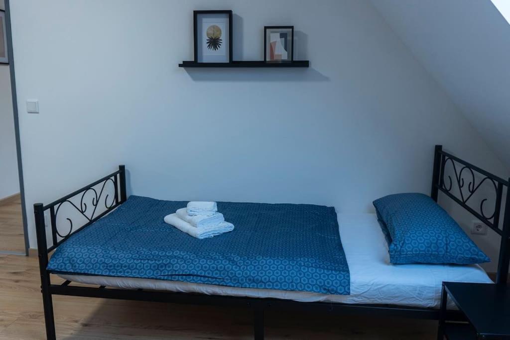 Moderne Ferienwohnung In Gelsenkirchen-Schalke Fuer 1 Bis 7 Personen Mit Terrasse, Ideal Fuer Gruppen & Stadionbesuche Buitenkant foto
