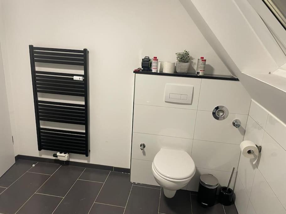 Moderne Ferienwohnung In Gelsenkirchen-Schalke Fuer 1 Bis 7 Personen Mit Terrasse, Ideal Fuer Gruppen & Stadionbesuche Buitenkant foto