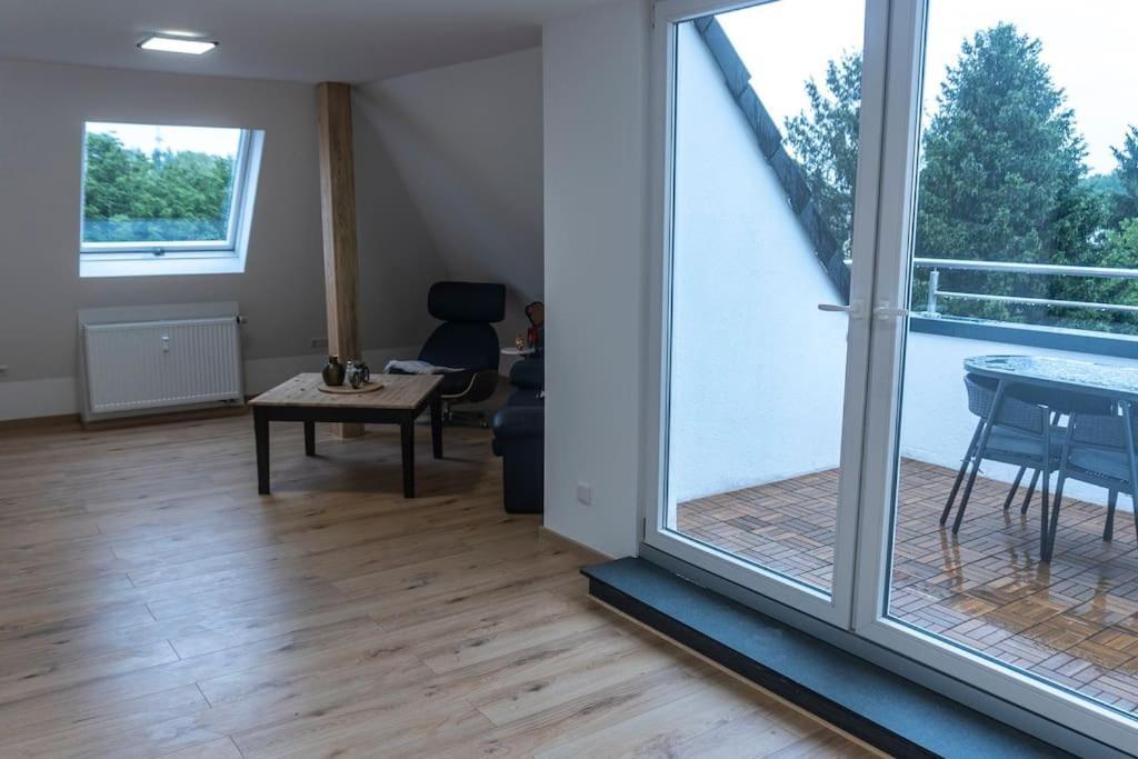 Moderne Ferienwohnung In Gelsenkirchen-Schalke Fuer 1 Bis 7 Personen Mit Terrasse, Ideal Fuer Gruppen & Stadionbesuche Buitenkant foto