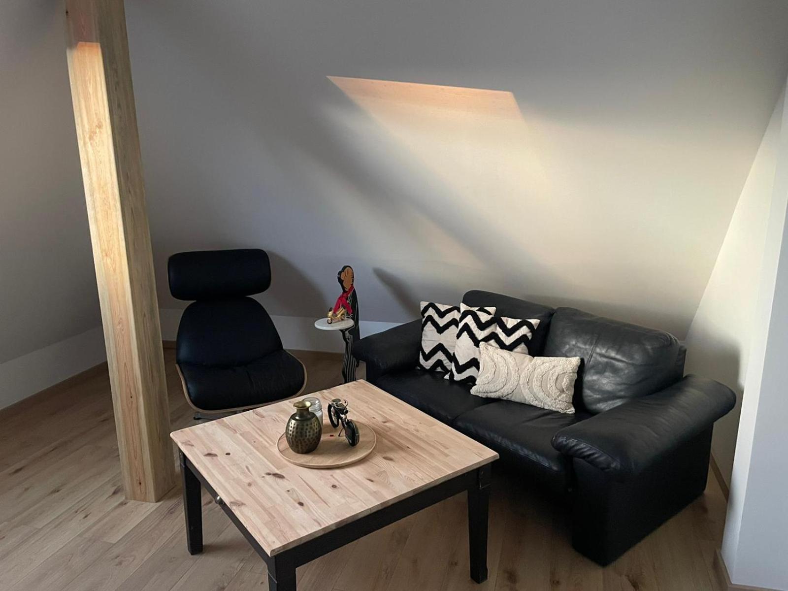 Moderne Ferienwohnung In Gelsenkirchen-Schalke Fuer 1 Bis 7 Personen Mit Terrasse, Ideal Fuer Gruppen & Stadionbesuche Buitenkant foto