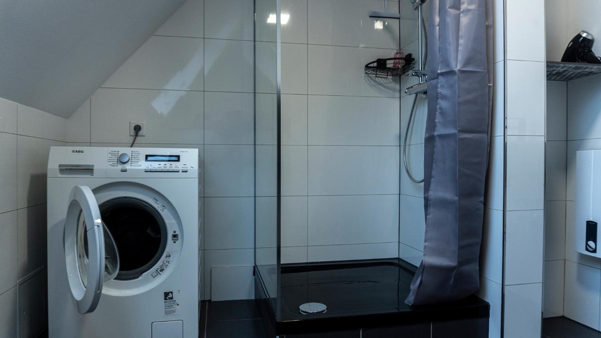 Moderne Ferienwohnung In Gelsenkirchen-Schalke Fuer 1 Bis 7 Personen Mit Terrasse, Ideal Fuer Gruppen & Stadionbesuche Buitenkant foto