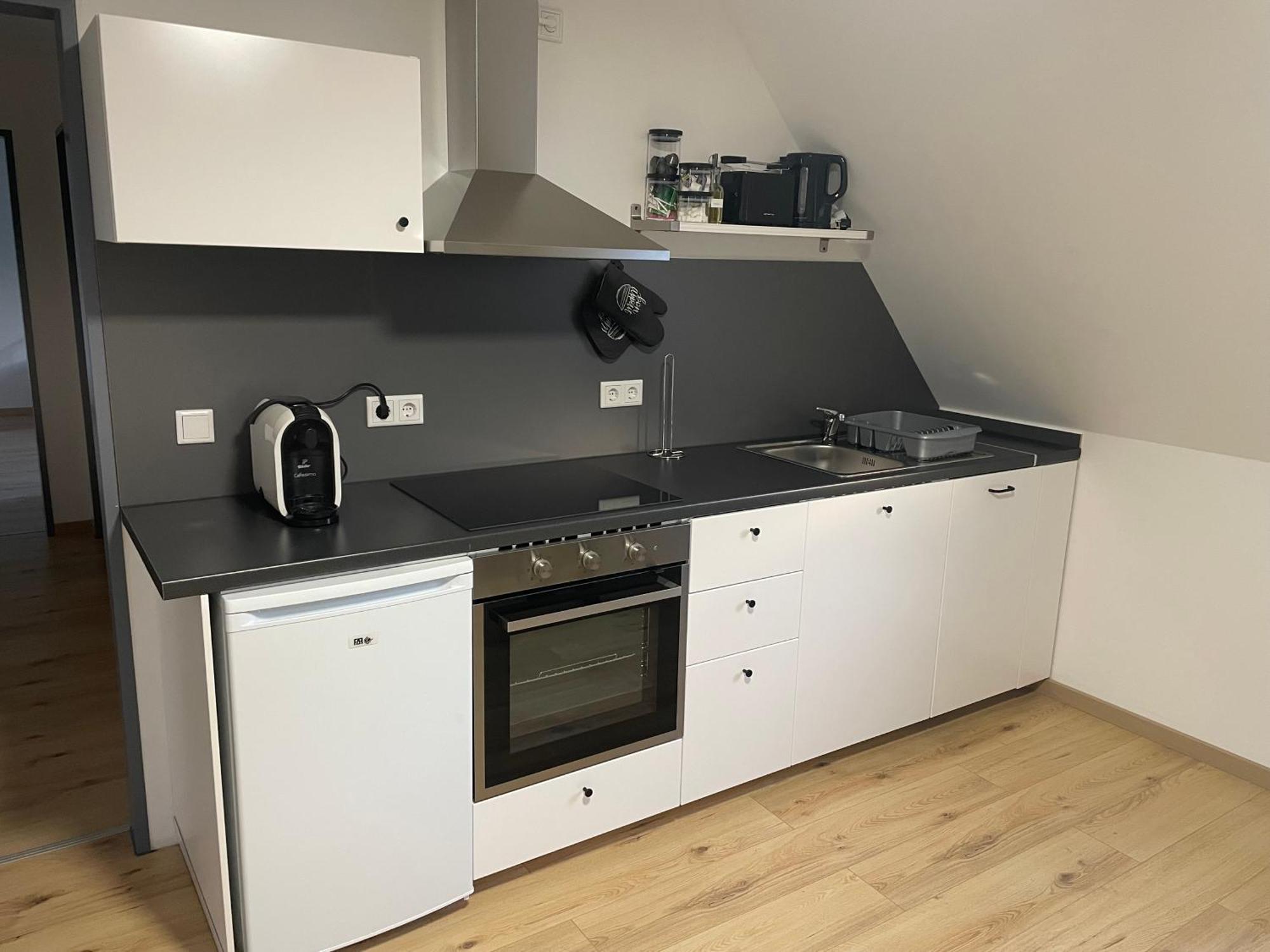 Moderne Ferienwohnung In Gelsenkirchen-Schalke Fuer 1 Bis 7 Personen Mit Terrasse, Ideal Fuer Gruppen & Stadionbesuche Buitenkant foto
